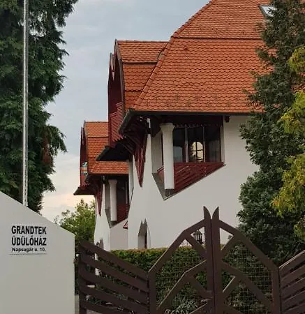 Grantek Ueduelohaz * Balatonlelle
