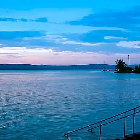 Grantek Ueduelohaz 3* Balatonlelle