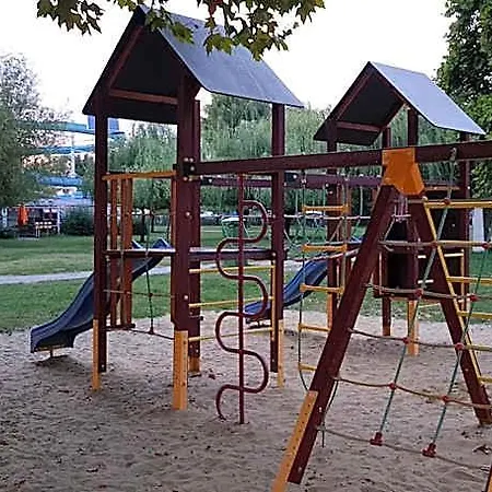 Grantek Ueduelohaz 3* Balatonlelle