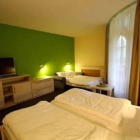 Grantek Ueduelohaz Hotel