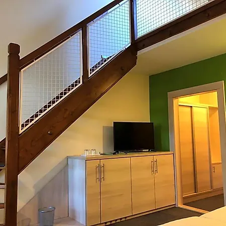 Grantek Ueduelohaz 3* Balatonlelle