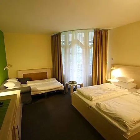 Hotel Grantek Ueduelohaz 3*