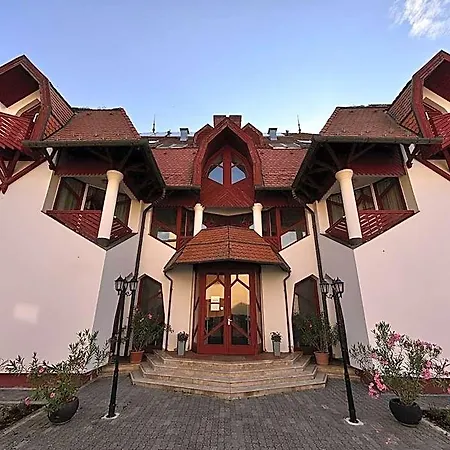 Hotel Grantek Ueduelohaz 3*