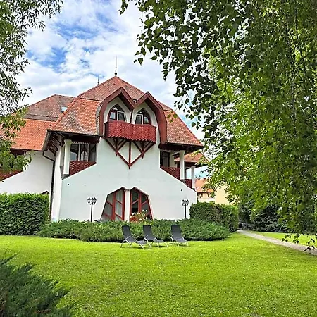 Grantek Ueduelohaz 3* Balatonlelle