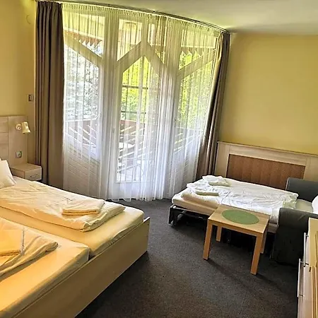 Otel Grantek Ueduelohaz