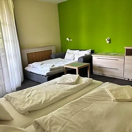 Grantek Ueduelohaz Otel 3*