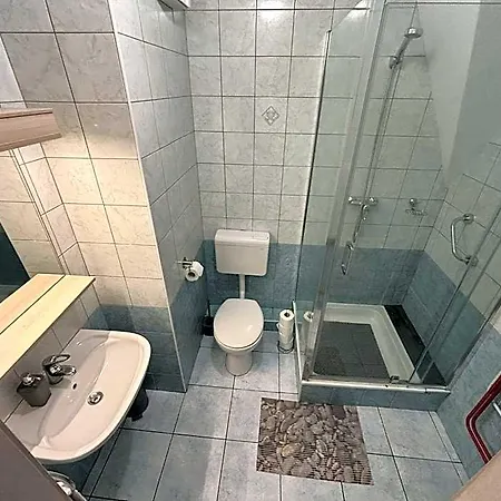 Grantek Ueduelohaz 3*