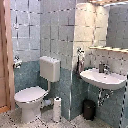 Grantek Ueduelohaz Otel